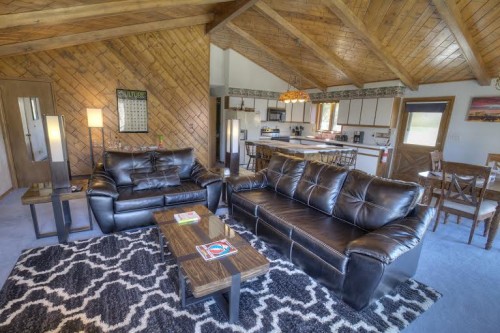 The living room at the Bud+Breakfast in Silverthorne, Colorado. (Bud+Breakfast)