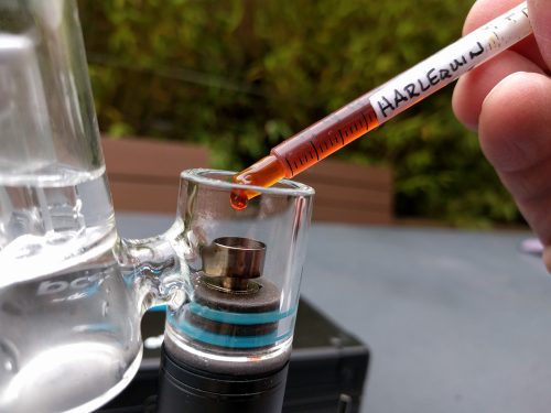 Dr Dabber Boost rig: applying hash oil