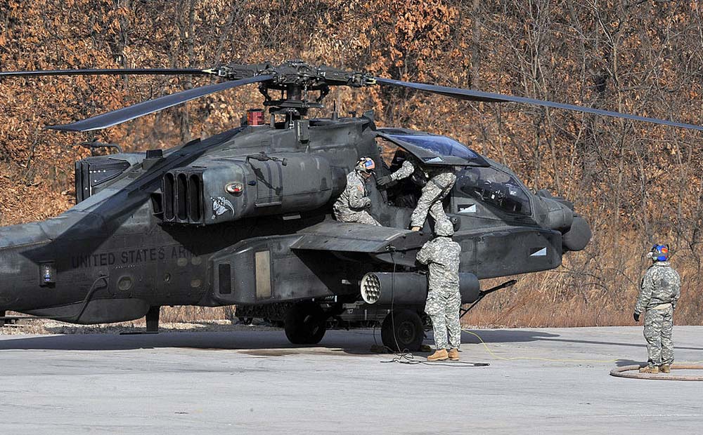 veterans-soldiers-apache-helicopter